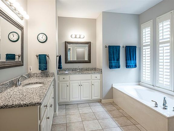 5th image of 3086 Greenfield Dr