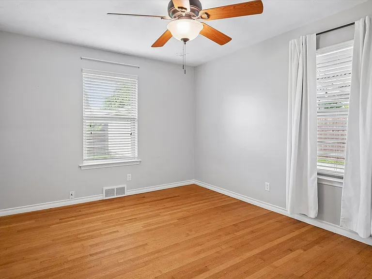 10626 Longmeadow Dr — Photo 13