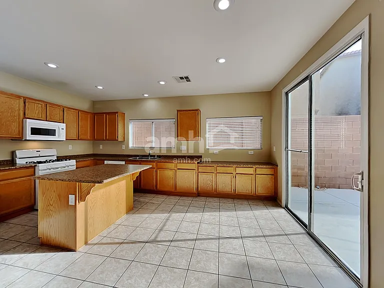 29 Belden Ave — Photo 5