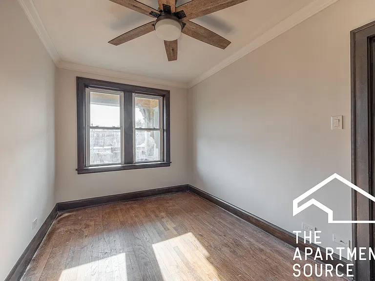 2624 W Devon Ave #301 — Photo 13