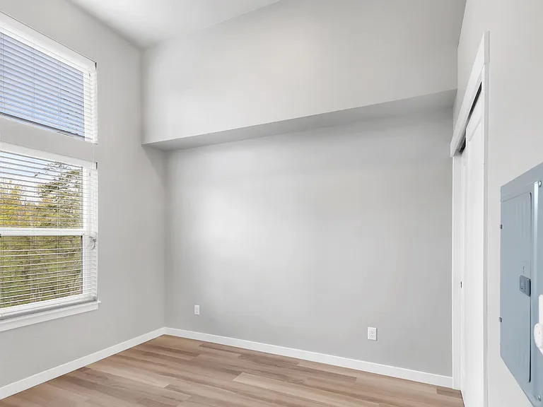 Kingsway Apartments — Photo 30