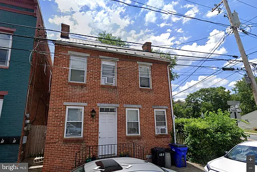 480 W South St Photo 1