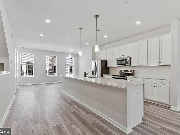 9670 Swallowtail Ln — Photo 29