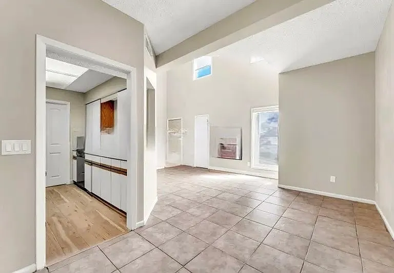 930 E Primrose St #D4 — Photo 5