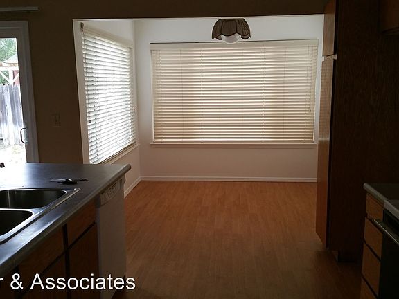 4th image of 555 Rossi Dr