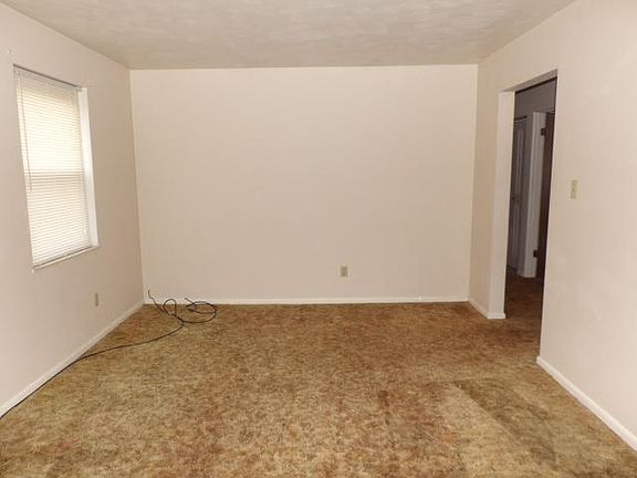 3rd image of 970 Patricia Dr APT 3