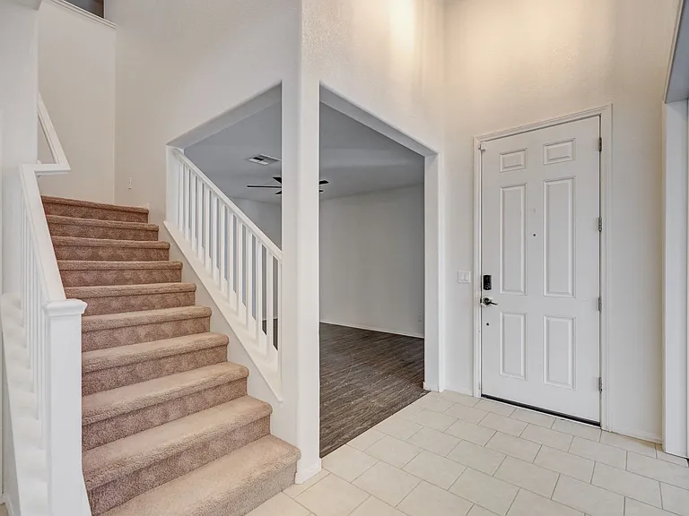 6637 Cliff Shore Ct — Photo 30