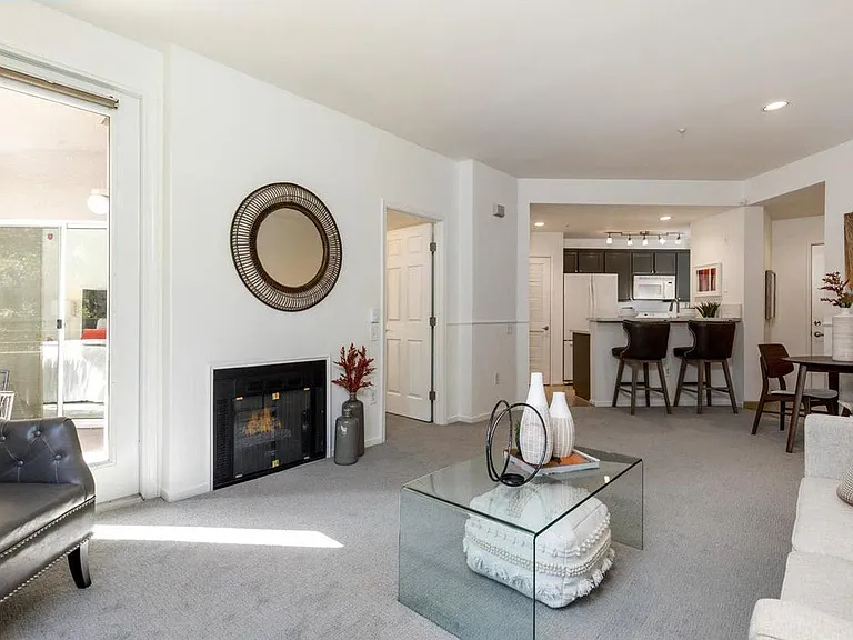 260 Caldecott Ln — Photo 2