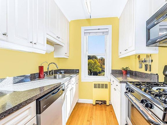 5th image of 1531 Central Park Ave #C6