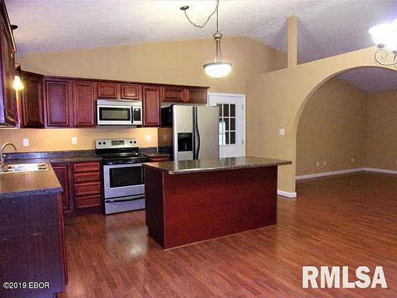 4th image of 200 Sassie Ln