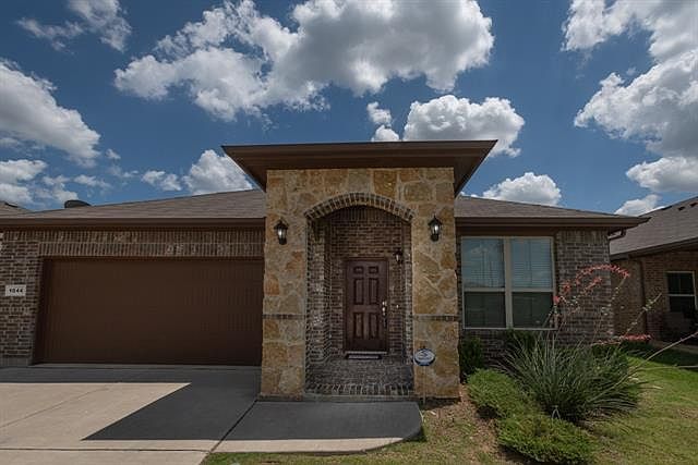 1st image of 1044 Meadow Scape Dr