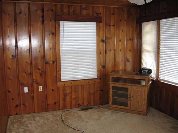 2nd image of 104 Newberry St