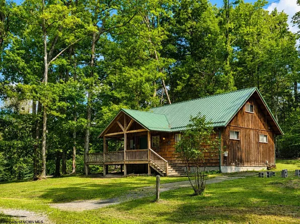 29 Castle Rd, Mount Nebo, WV 26679