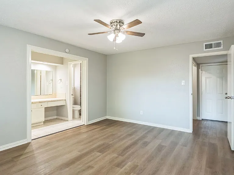 809 Willow Creek Dr — Photo 6
