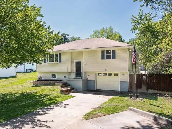 1115 Ironmoulders St, Leavenworth, KS 66048