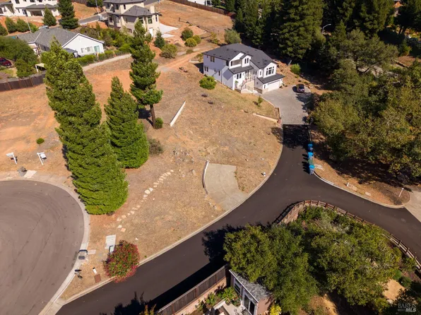 1940 Lyon Court, Santa Rosa, CA 95403