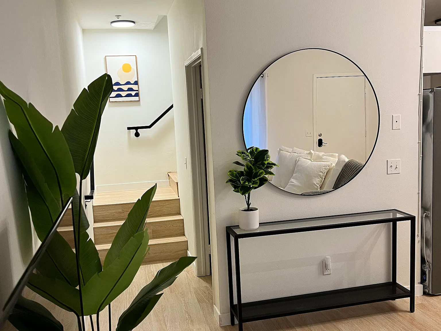 2 bed, 1.5 bath, 1025 sqft, $3,750 — Photo 2