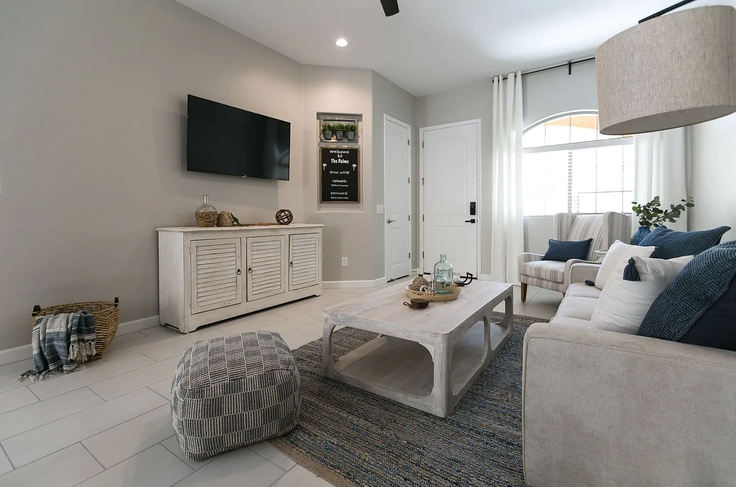 1367 S Country Club Dr — Photo 4