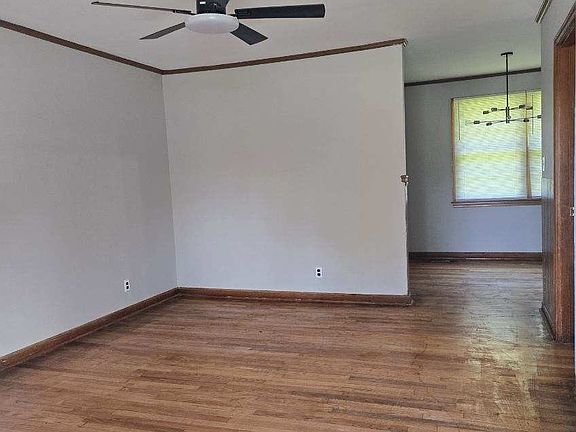 4th image of 3234 McEvoy Dr
