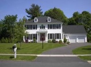 10 Wainscot Ln, Suffield, CT 06078