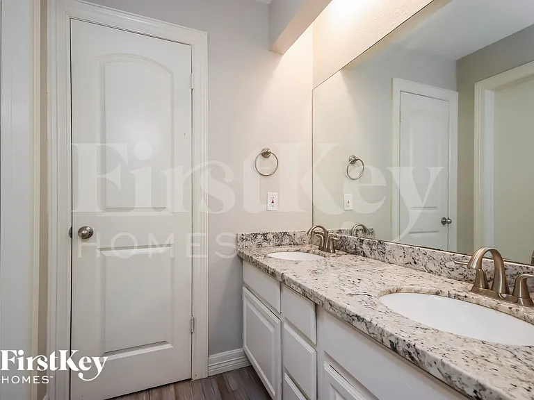 3210 Lake Stream Dr — Photo 12