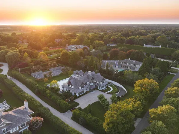 70 Fairfield Pond Ln, Sagaponack, NY 11963