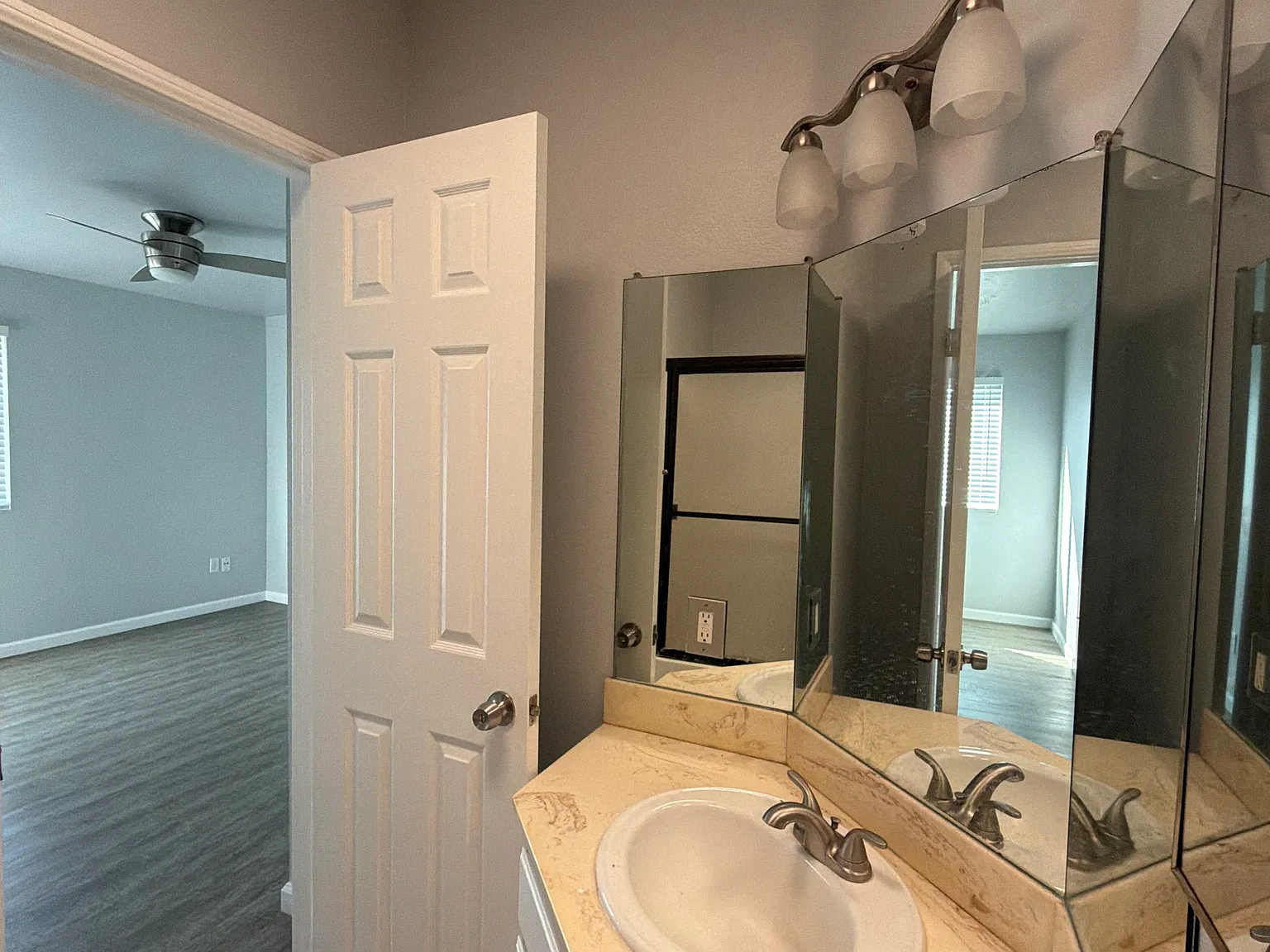 2 bed, 750 sqft, $2,895 — Photo 4