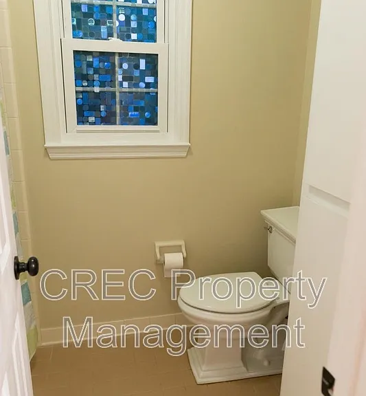 114 Queensbury Cir — Photo 33