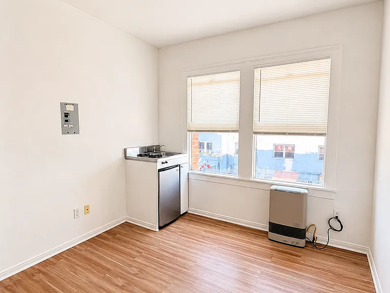 444 S Western Ave #414 — Photo 3
