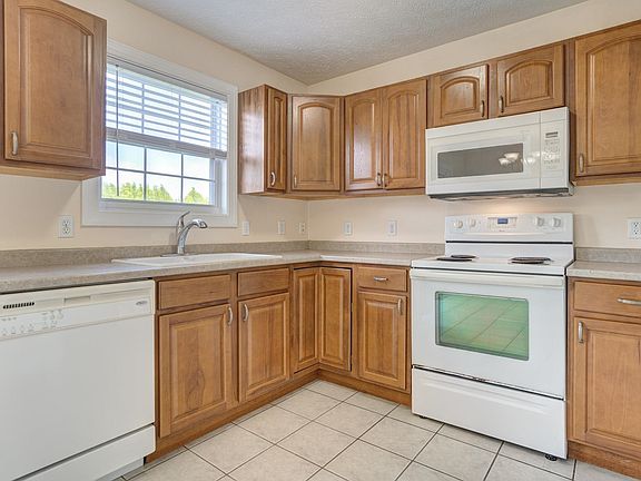 4th image of 1025 Oak Tree Blvd