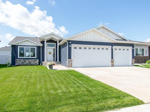 8077 Goldfinch Dr, Horace, ND 58047
