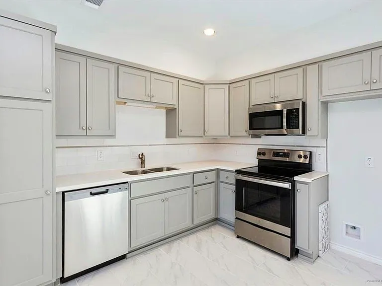 11623 Waldemar Dr — Photo 4