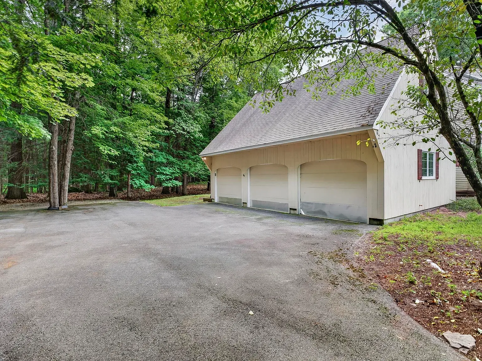 4 bed, 3651 sqft, $4,600 — Photo 3