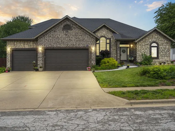 903 E Elizabeth Street, Republic, MO 65738