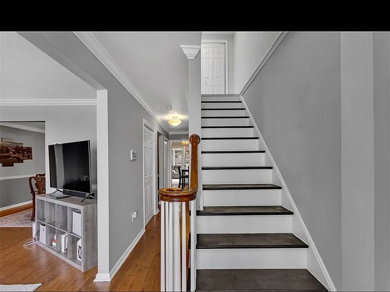 60 Gregory St S — Photo 6