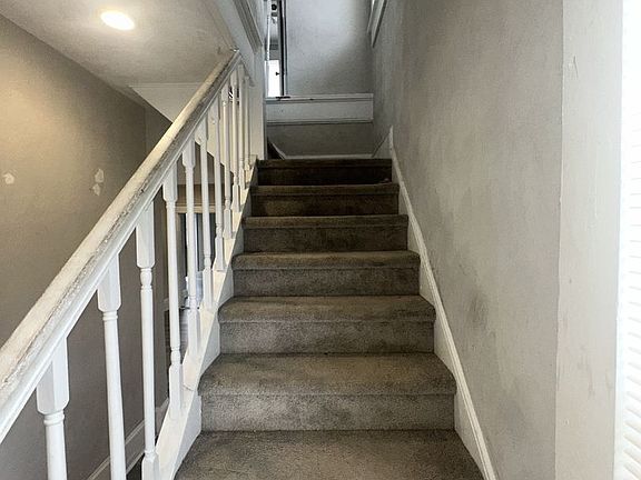 4th image of 632 Vermont Ave