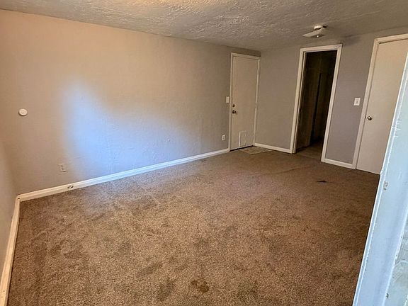 4th image of 1806 Rose St