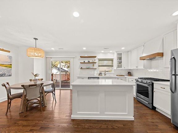 5th image of 206 Freeman St