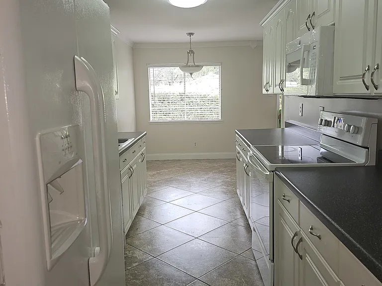617 Country Ln — Photo 36