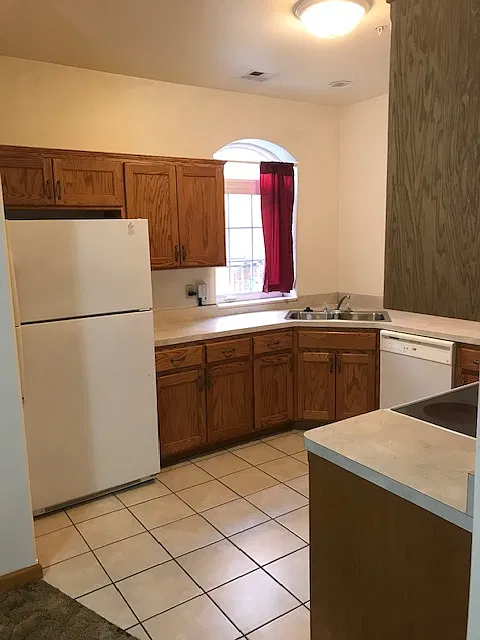 2 bed, $1,200 — Photo 3
