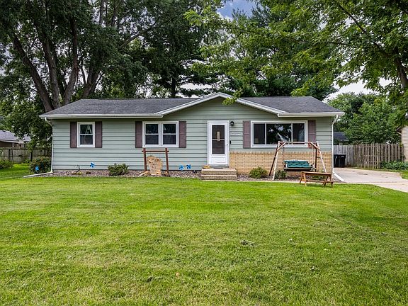 2nd image of 1748 Windsor Ct