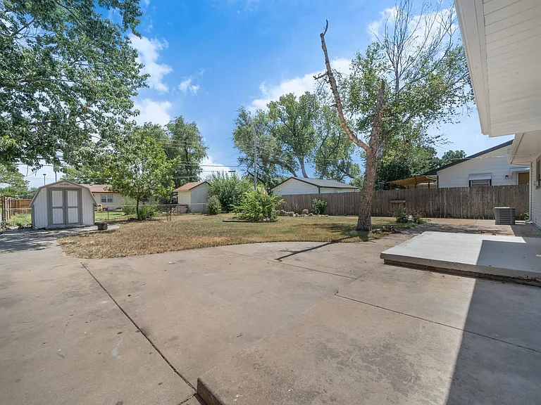 2620 S Fern Ave — Photo 11