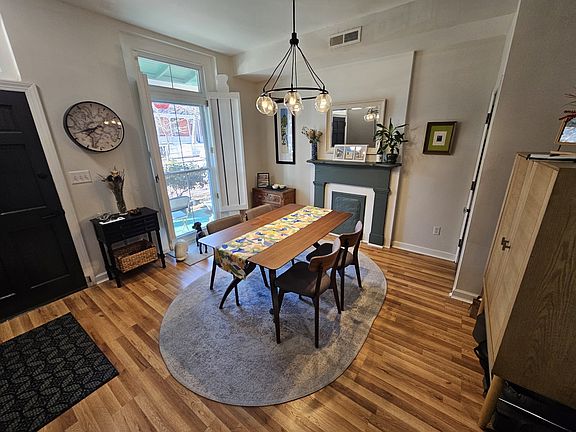 2nd image of 101 1/2 S Pine St