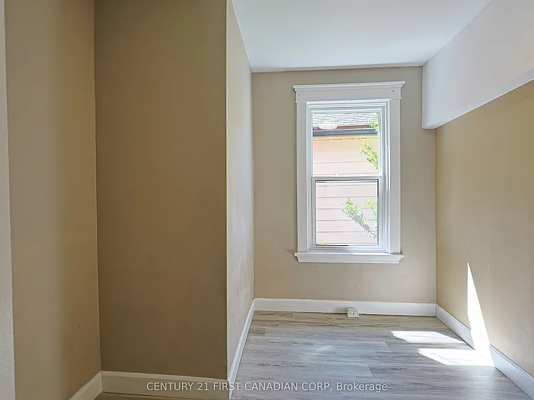 444 Dorinda St #MAIN FLOOR — Photo 11