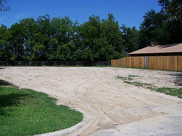 2nd image of 412 Town North Dr
