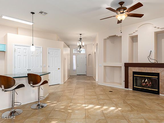 4th image of 2537 E Big View Dr