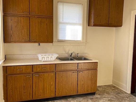 4th image of 915 Weller Ave