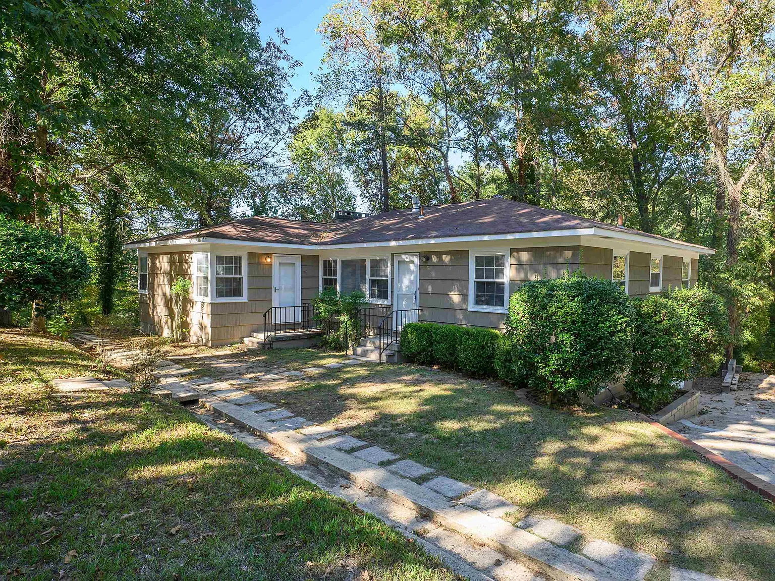 3 bed, 2.0 bath, $2,900 — Photo 2