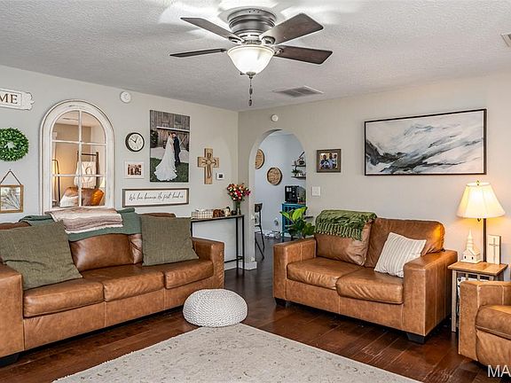 4th image of 414 Koelling Ave