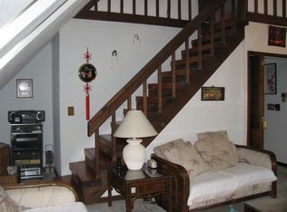 2 Latika Ct, Pleasant Valley, NY 12569